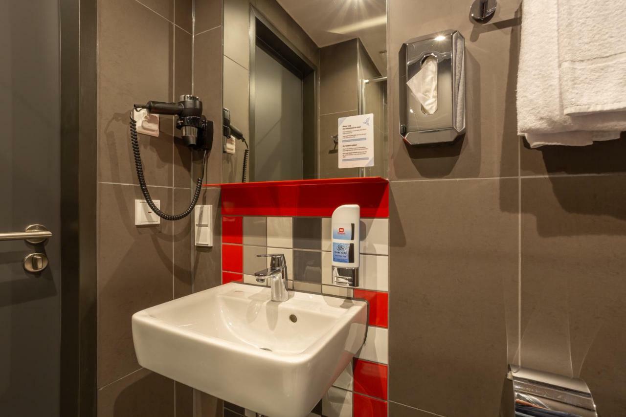 Meininger Hotel Heidelberg Hauptbahnhof Экстерьер фото